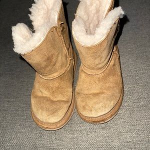 Little girl size 9 ugg boots